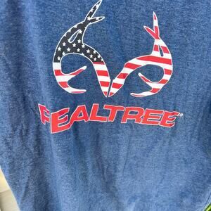 REALTREE T-shirt, short sleeve, crewneck. Cotton polyester blend. Men's size L